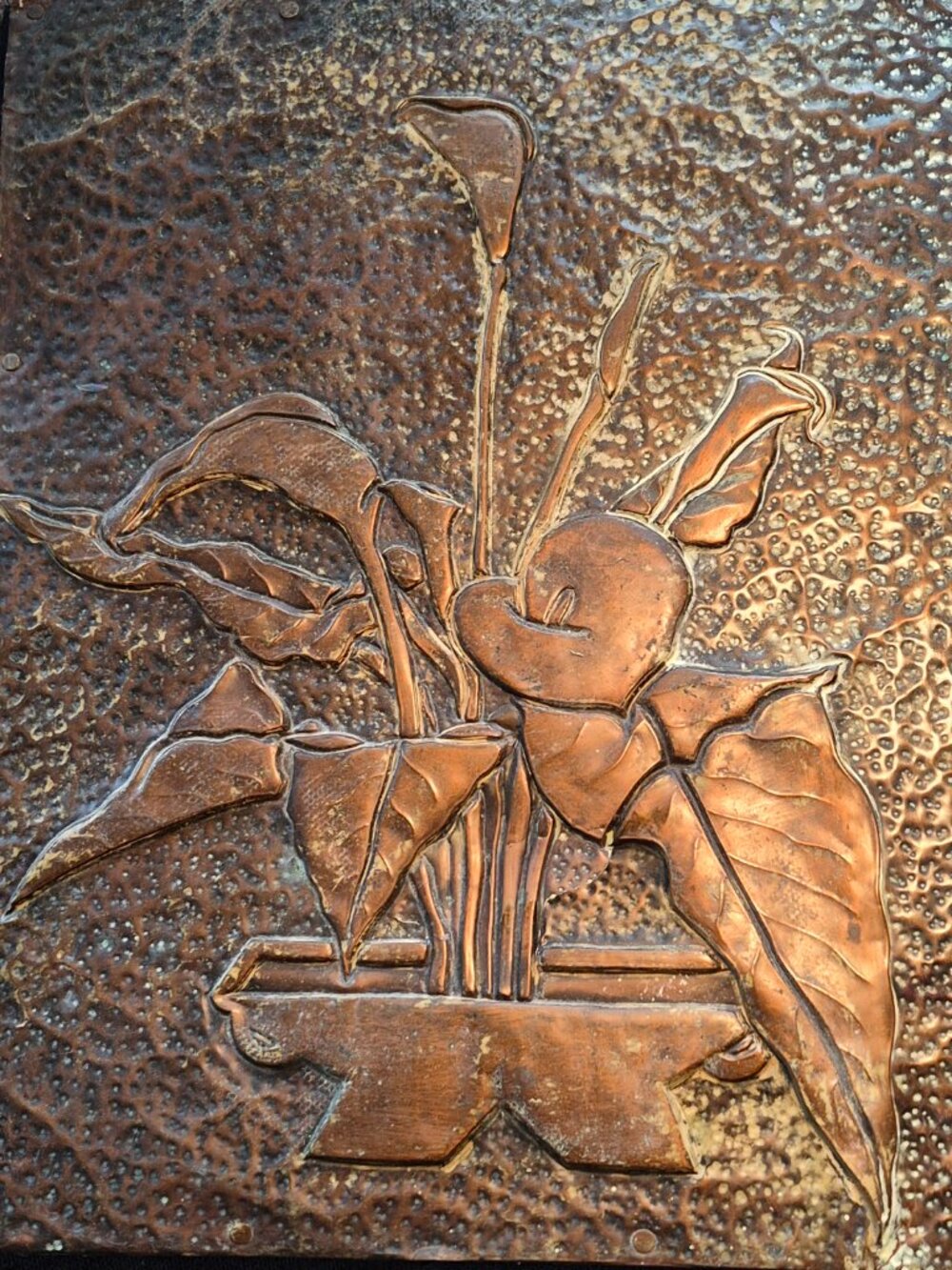 Antique HAND HAMMERED COPPER CALLA LILIES RELIEF PLAQUE SIGNED BY SCHMIDT 1930 - Picture 13 of 14
